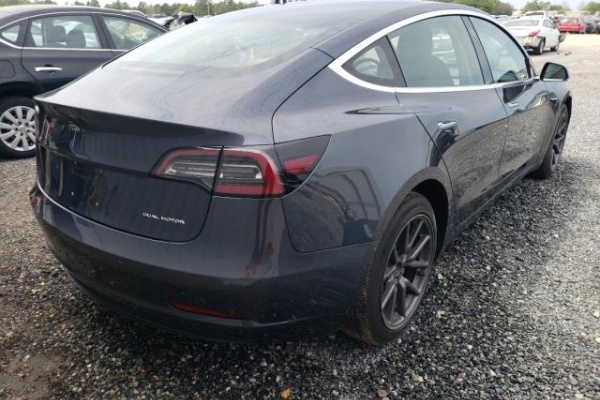 фото Tesla MODEL 3