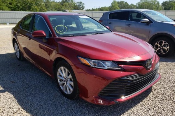 фото Toyota Camry LE