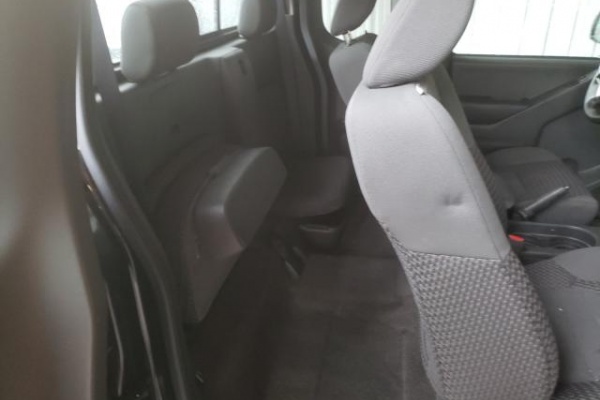 фото Nissan Frontier SV