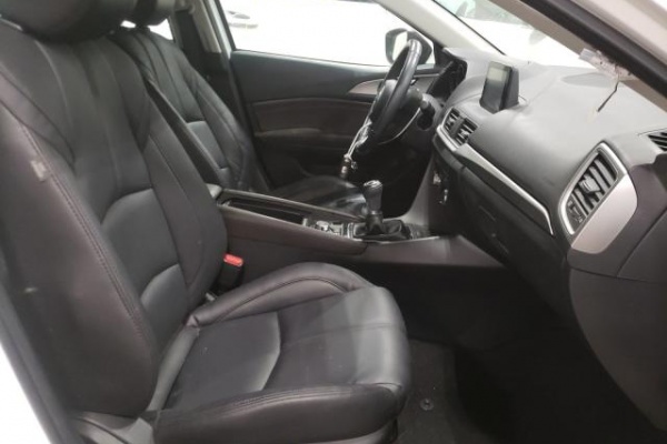 фото Mazda 3 TOURING