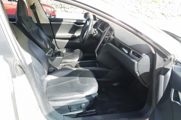 фото Tesla MODEL S