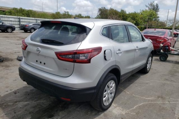 фото Nissan Rogue SPORT S