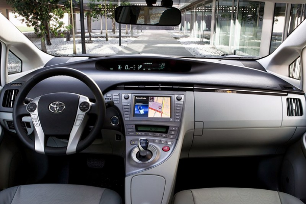 фото Toyota Prius HYBRID