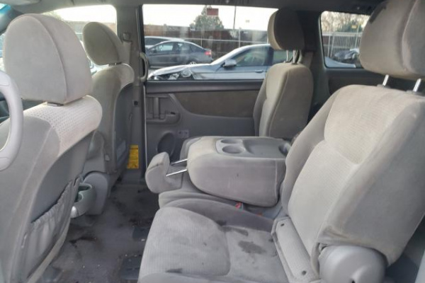 фото TOYOTA SIENNA