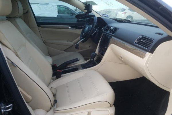 фото Volkswagen Passat SE