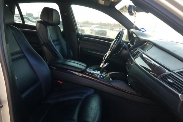 фото BMW X6 XDRIVE50I