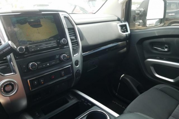 фото Nissan Titan SV