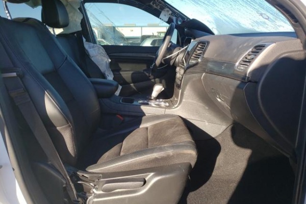 фото jeep GRAND CHEROKEE LAREDO