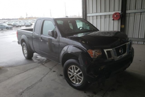 фото Nissan Frontier SV