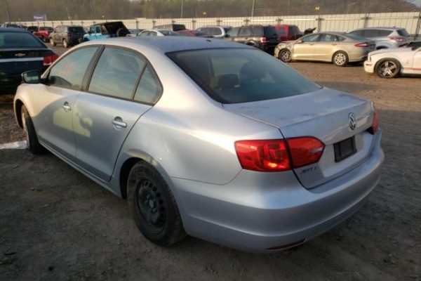 фото Volkswagen Jetta BASE