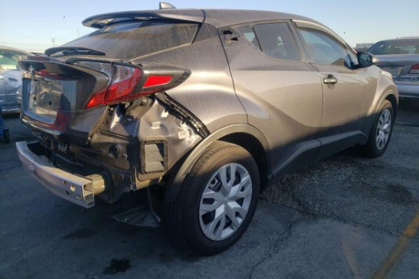 фото TOYOTA C-HR XLE