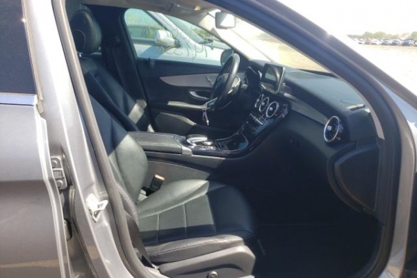 фото Mercedes-Benz C 300 4MATIC