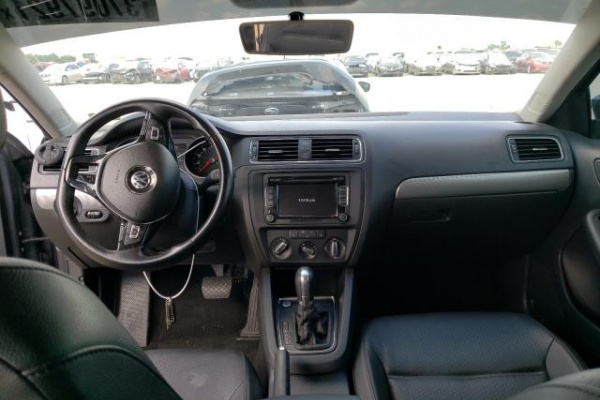 фото Volkswagen Jetta SE