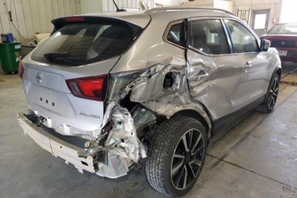 фото Nissan ROGUE SPORT S