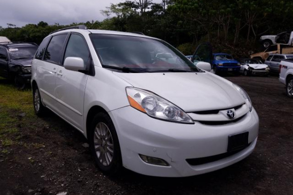 фото TOYOTA SIENNA