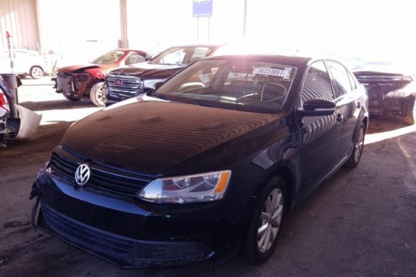 фото Volkswagen Jetta SE