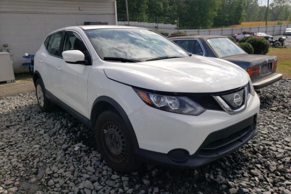 фото Nissan Rogue SPORT S