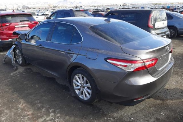 фото Toyota Camry LE