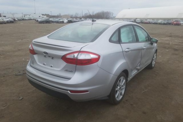 фото Ford Fiesta SE