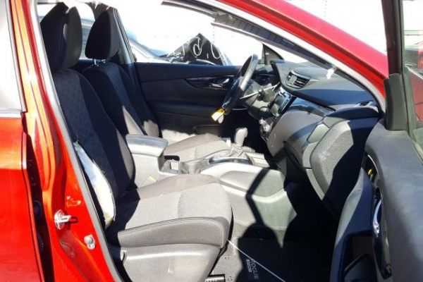 фото Nissan ROGUE SPORT S