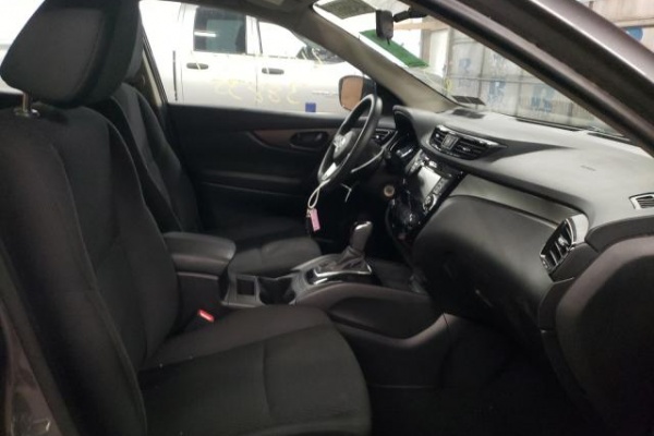 фото Nissan ROGUE SPORT S