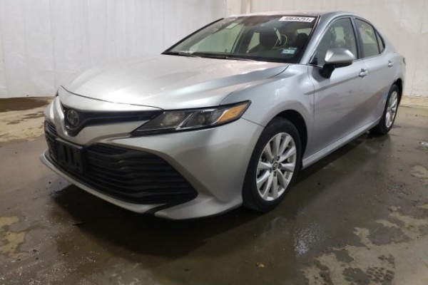 фото Toyota Camry LE