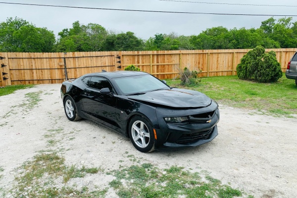 фото Chevrolet Camaro LT