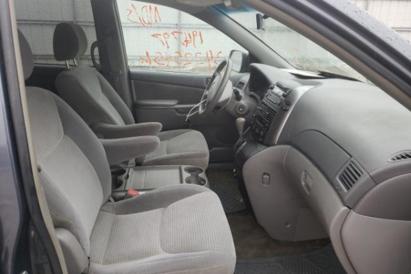 фото TOYOTA SIENNA