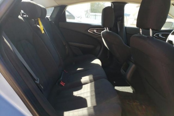 фото Chrysler 200 LIMITED