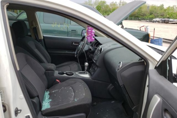 фото Nissan Rogue S