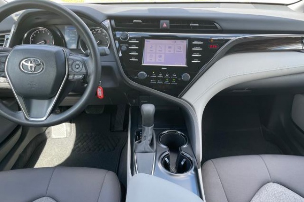 фото Toyota Camry LE