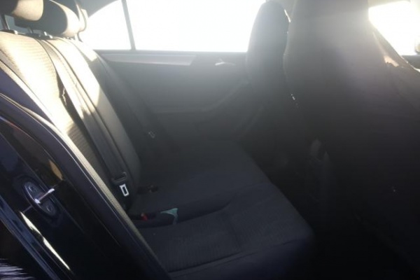фото Volkswagen Jetta SE
