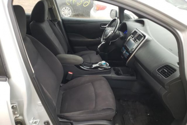 фото Nissan Leaf S