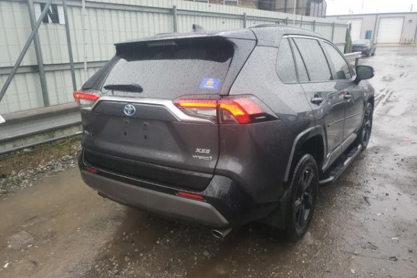 фото Toyota RAV4 XSE