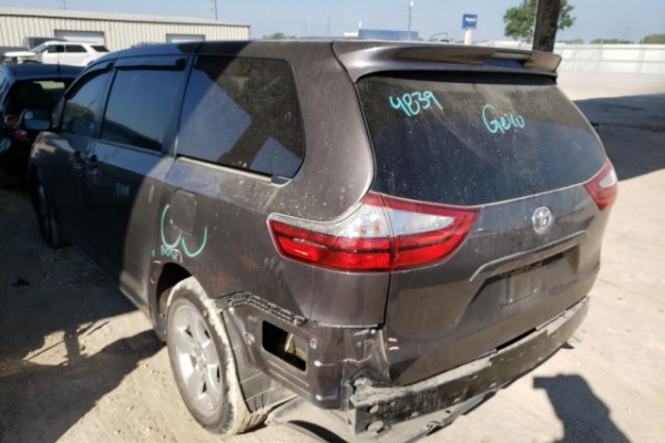 фото TOYOTA SIENNA