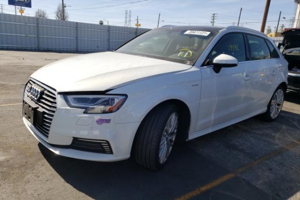 фото Audi A3 E-TRON Premium
