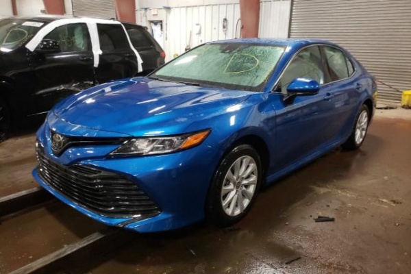 фото Toyota Camry LE