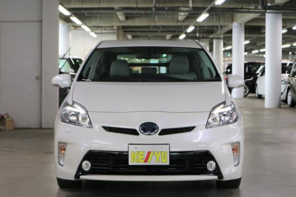 фото Toyota Prius HYBRID