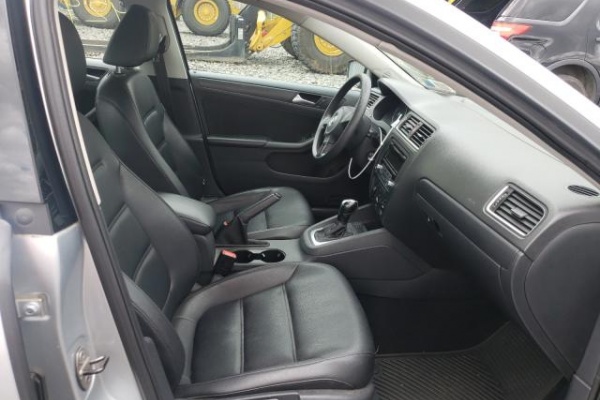 фото Volkswagen Jetta SE