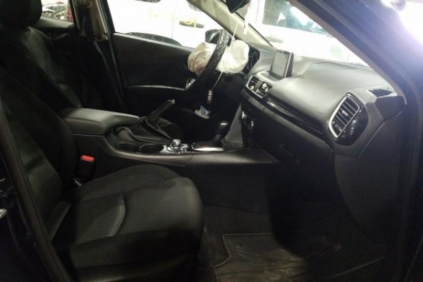 фото Mazda 3 TOURING