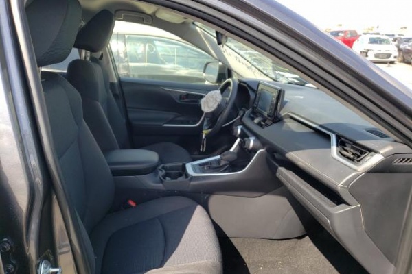 фото Toyota RAV4 LE