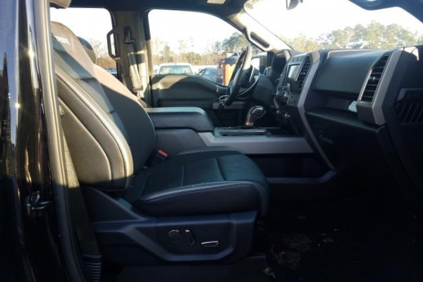 фото Ford F-150 RAPTOR