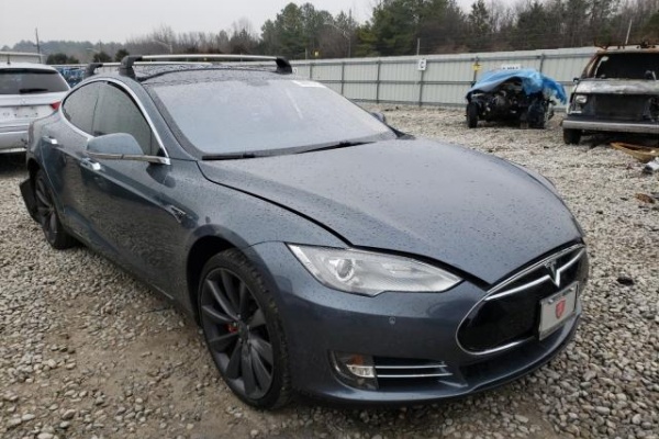 фото Tesla MODEL S