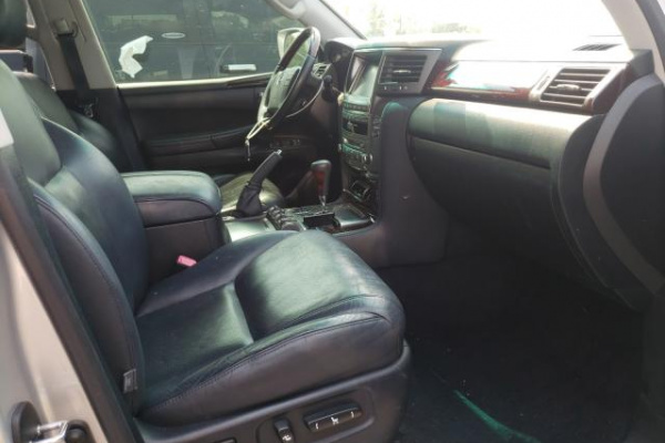 фото LEXUS LX 570
