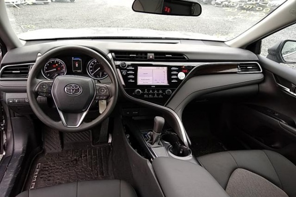 фото Toyota Camry LE
