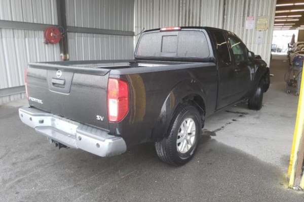 фото Nissan Frontier SV