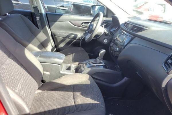 фото Nissan ROGUE SPORT S