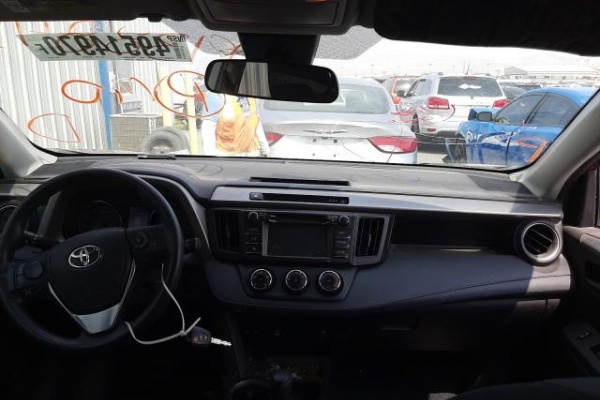 фото Toyota RAV4 LE