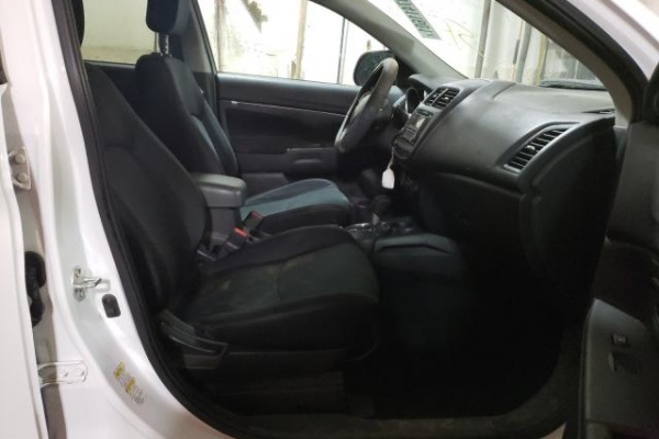 фото Mitsubishi Outlander SPORT ES