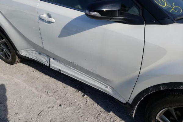 фото TOYOTA C-HR XLE